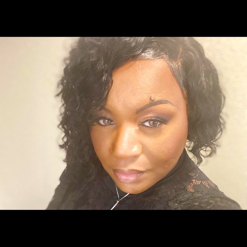 I am Reneé! Make offers!Questions? ASK for details! Transparency is my #1 rule.